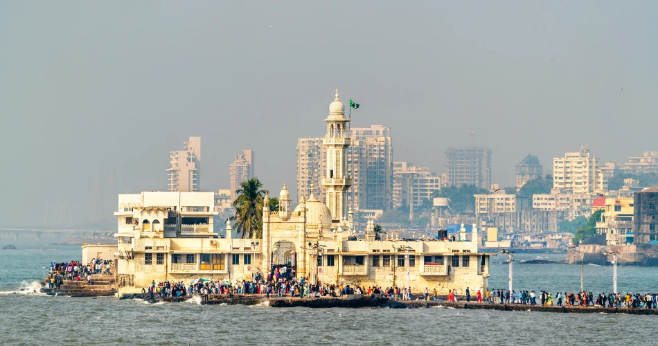 Complete Guide to Haji Ali Dargah, Mumbai: History, Timings & Travel Tips