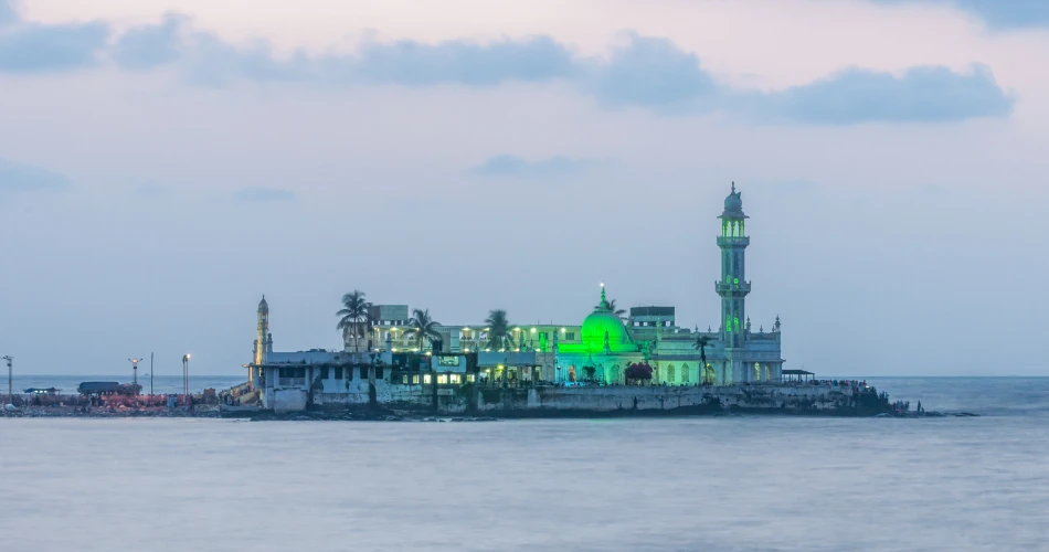 Complete Guide to Haji Ali Dargah, Mumbai: History, Timings & Travel Tips