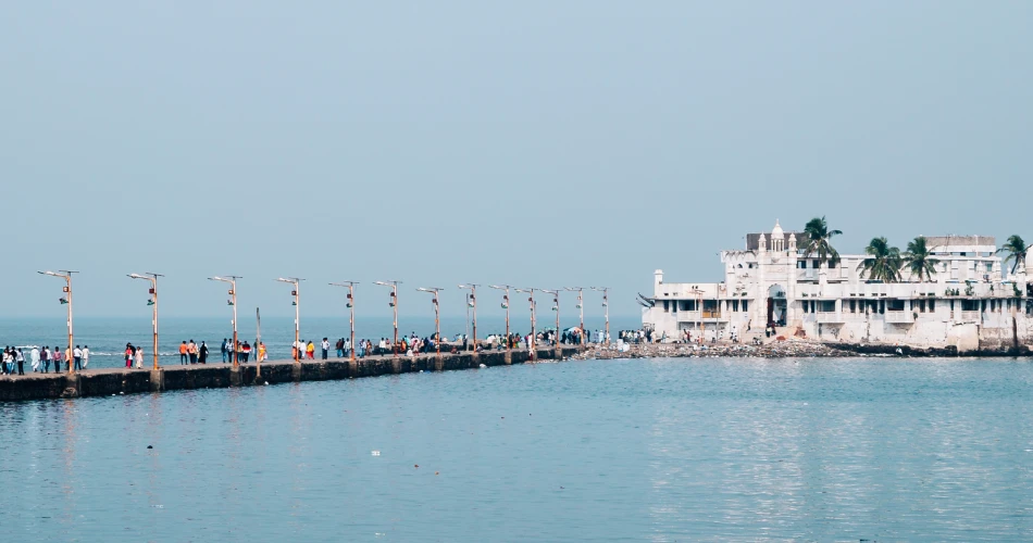 Complete Guide to Haji Ali Dargah, Mumbai: History, Timings & Travel Tips