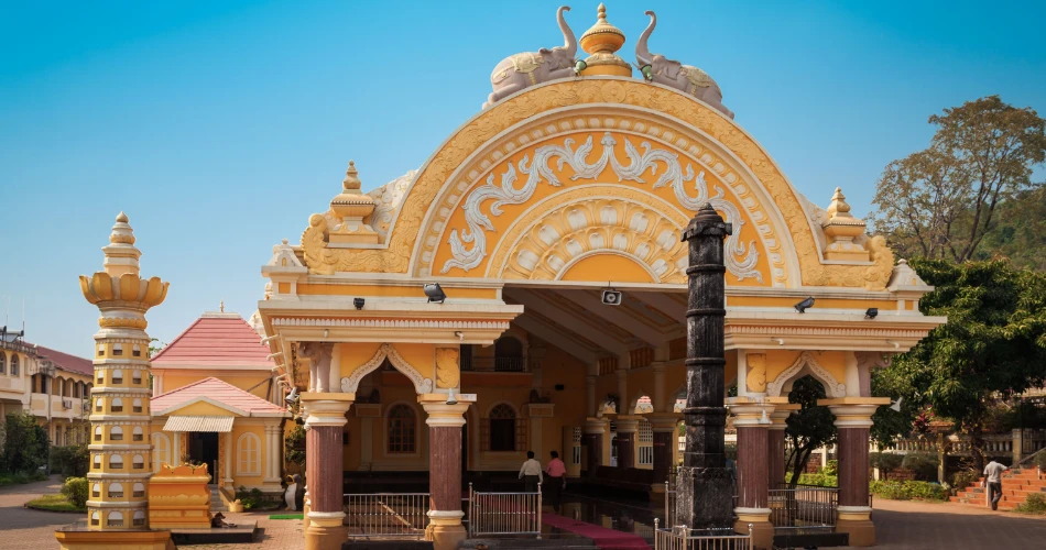 Complete Guide to Haji Ali Dargah, Mumbai: History, Timings & Travel Tips